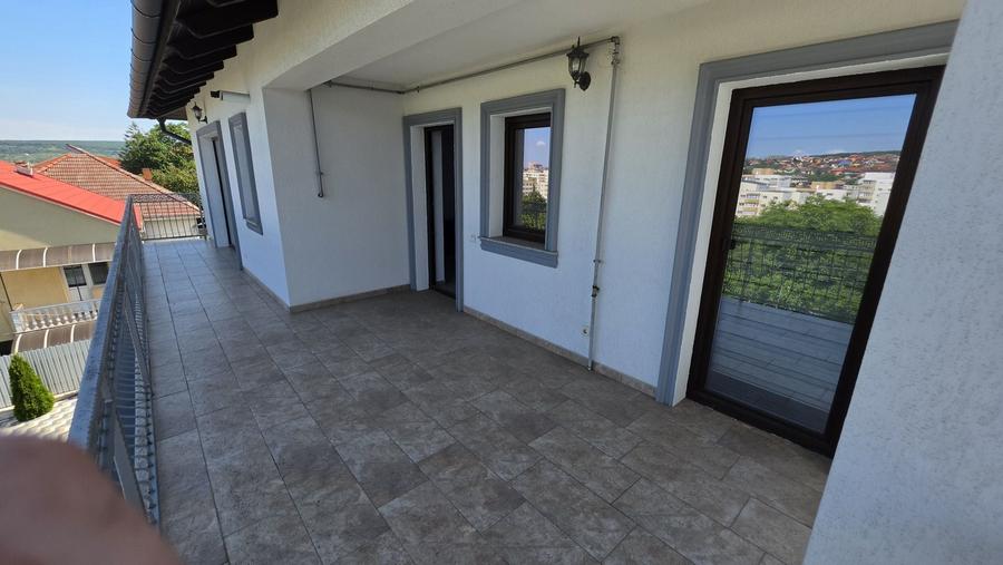 Casă cu 4 camere cu Teren 80 Mp în Central