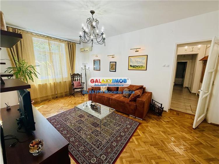 Apartament cu 3 camere semidecomandat, mobilat în Sud