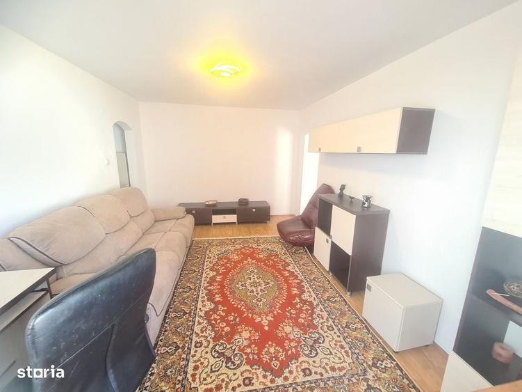 Apartament cu 3 camere semidecomandat în Orizont