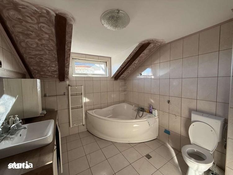 Apartament cu 3 camere decomandat în Exterior Vest