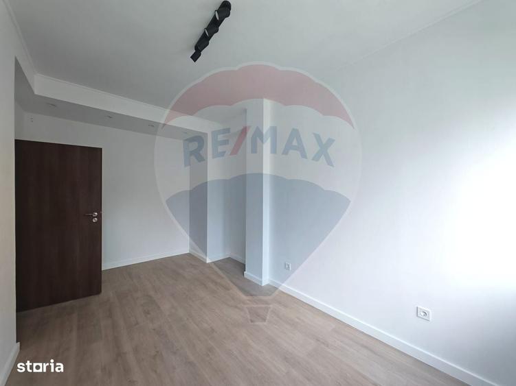 Apartament cu 3 camere semidecomandat în Aviatorilor
