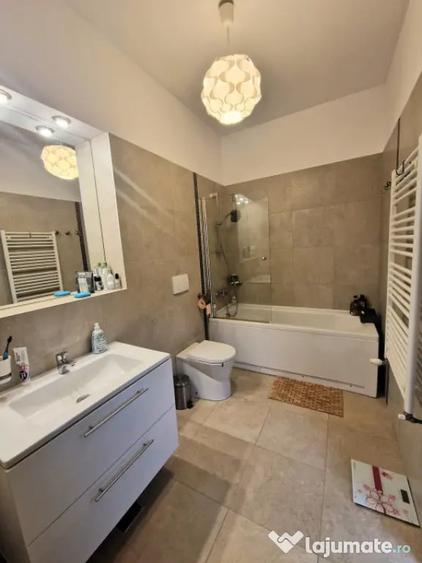 Apartament cu 4 camere decomandat în Central