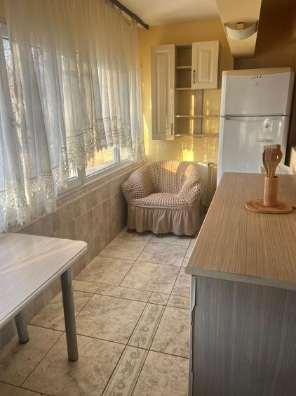 Apartament cu 3 camere decomandat în Crâng