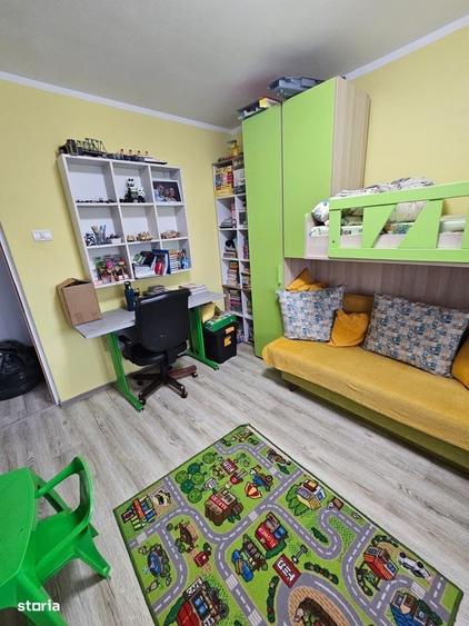Apartament cu 3 camere decomandat în Tomis II