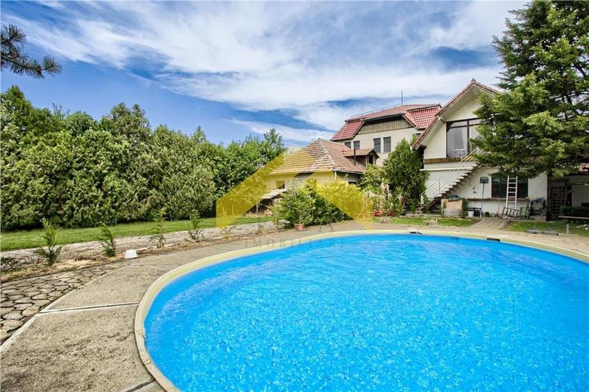 Casă individuală cu 15 camere cu Piscina în Micălaca