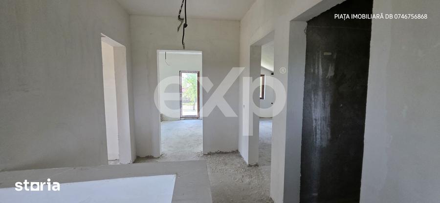 Casă cu 7 camere decomandat cu Teren 2000 Mp în Răcari