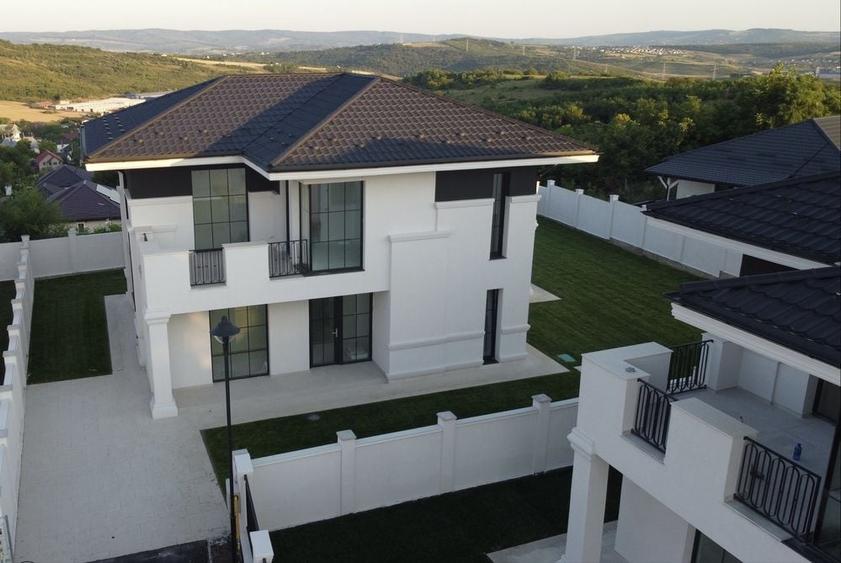 Casă cu 4 camere în Balciu