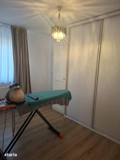 Casă cu 6 camere cu Teren 330 Mp în Moara Vlăsiei