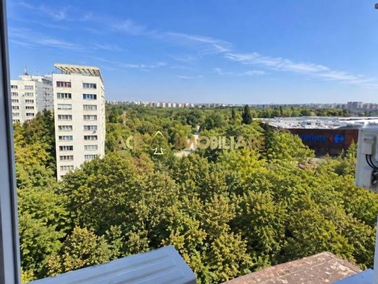 Apartament cu 3 camere semidecomandat, mobilat în Titan