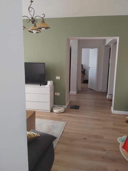 Apartament cu 3 camere semidecomandat în Dacia