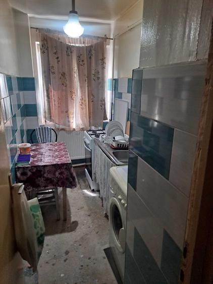 Apartament cu 3 camere decomandat în Exterior Vest
