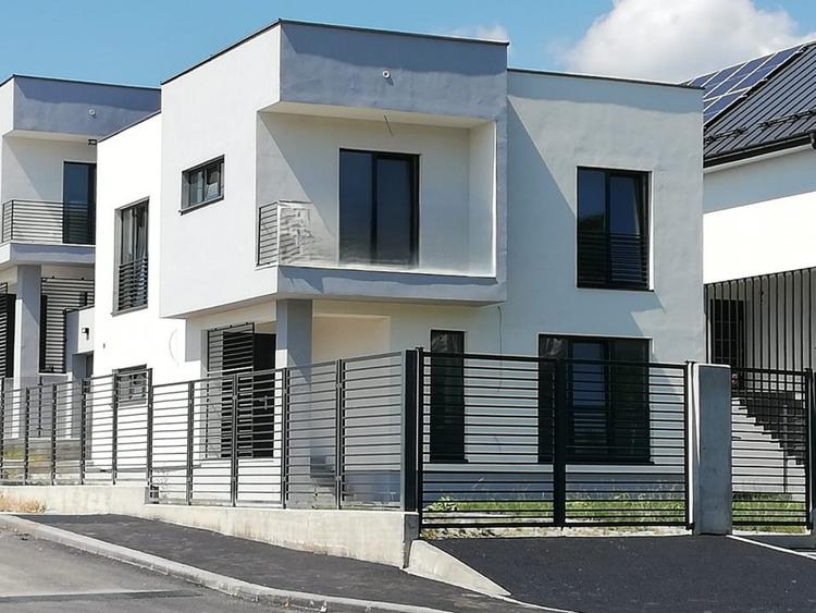 Casă individuală cu 4 camere cu Canalizare în Iris