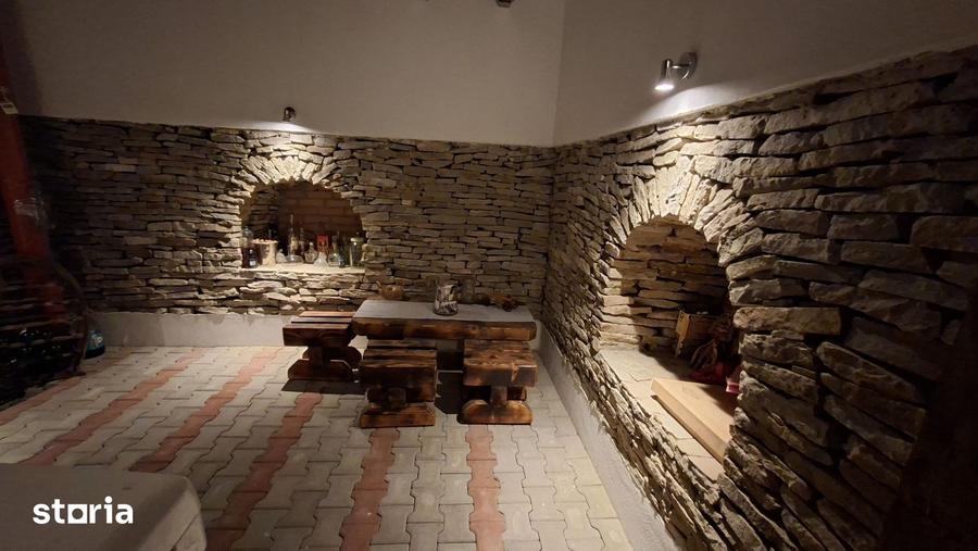 Casă cu 6 camere cu Teren 575 Mp în Central