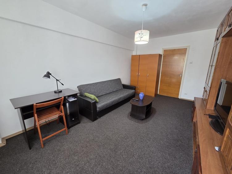 Apartament cu 2 camere semidecomandat în Văcăresti