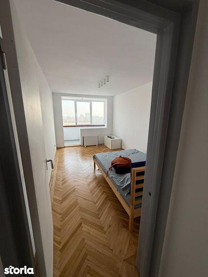 Apartament cu 3 camere semidecomandat în Complex Studențesc
