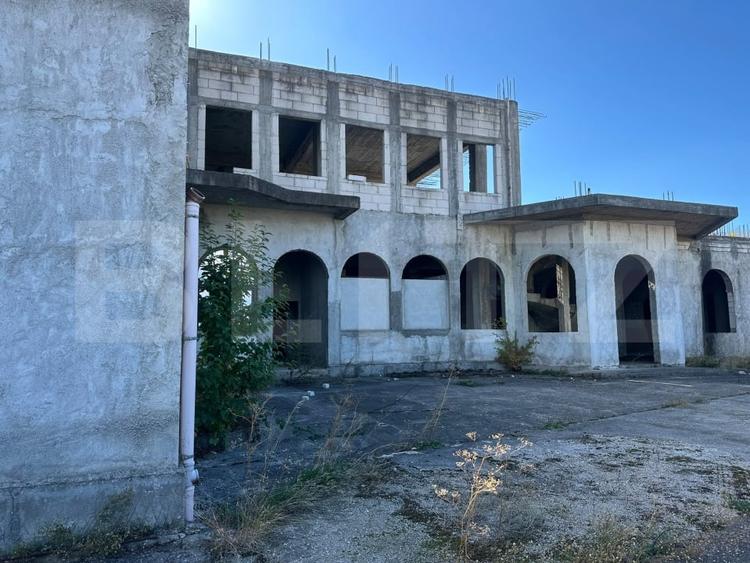 Spațiu comercial, de 1,300 mp, în 700