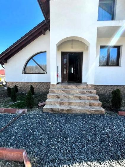 Casă cu 4 camere cu Teren 503 Mp în Șelimbăr