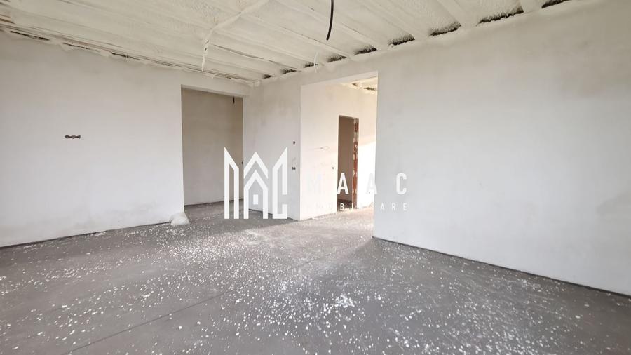 Duplex cu 3 camere cu Canalizare în Cristian
