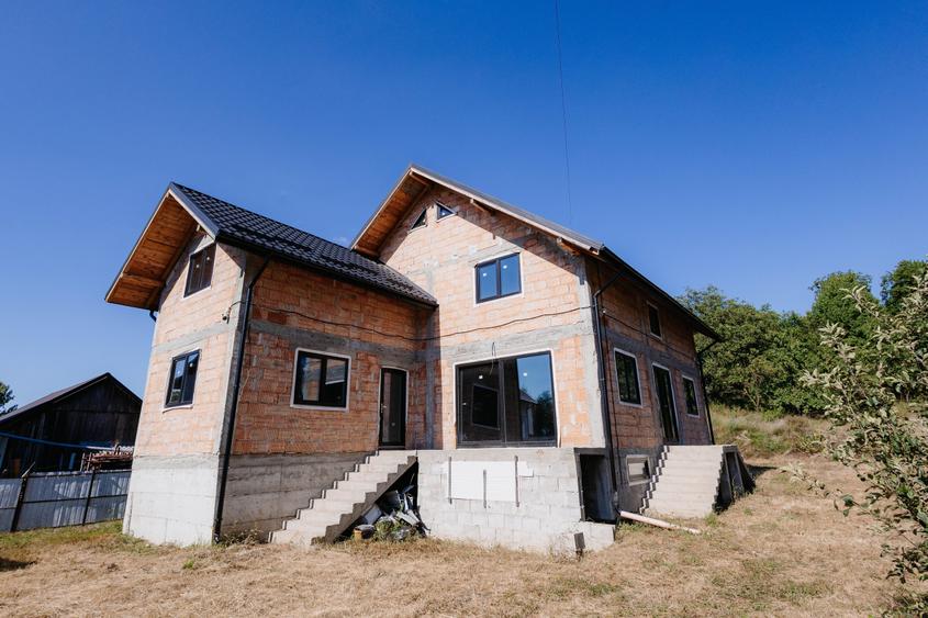Casă cu 4 camere în Exterior Vest