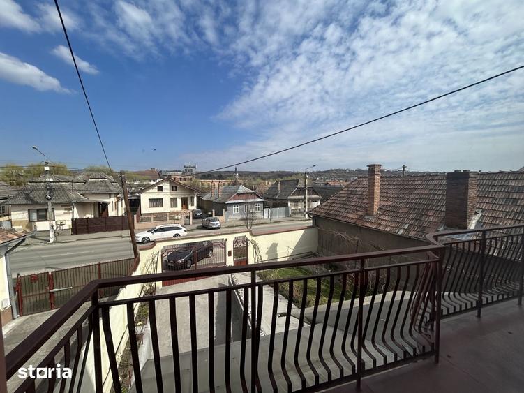 Casă cu 7 camere cu Teren 1300 Mp în Central