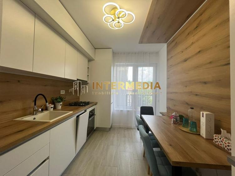 Apartament cu 3 camere decomandat, mobilat în Central