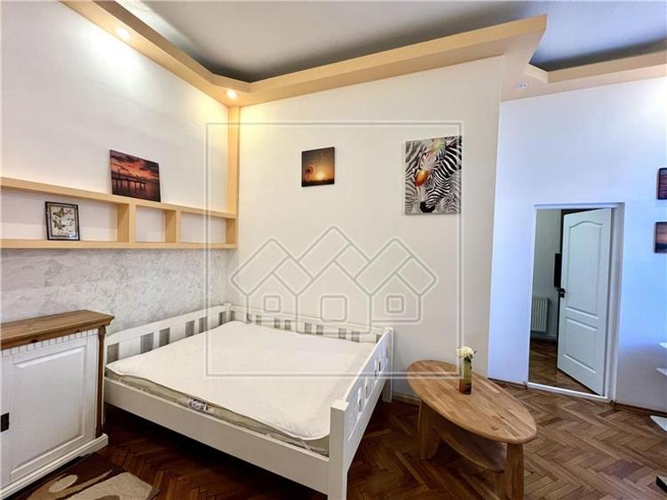 Apartament cu 3 camere nedecomandat în Central
