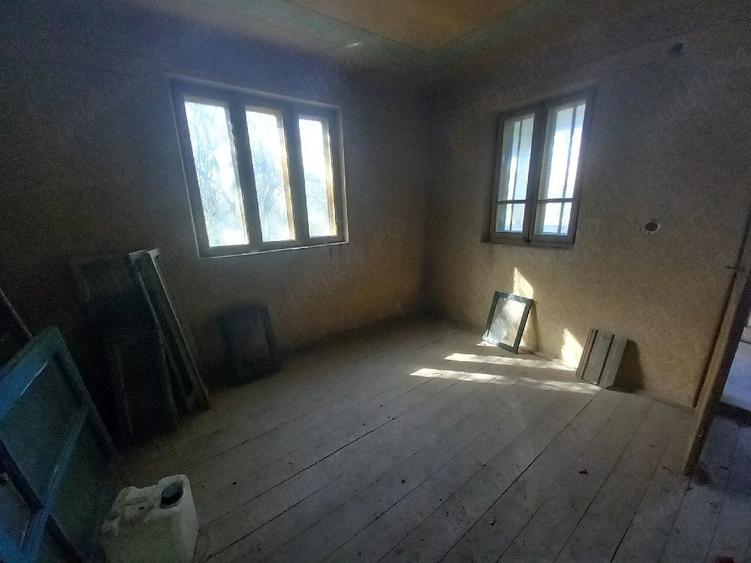 Casă cu 3 camere cu Teren 7300 Mp în Băleasa