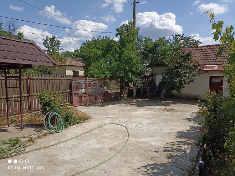 Casă individuală cu 2 camere cu Teren 1865 Mp în Hârsești