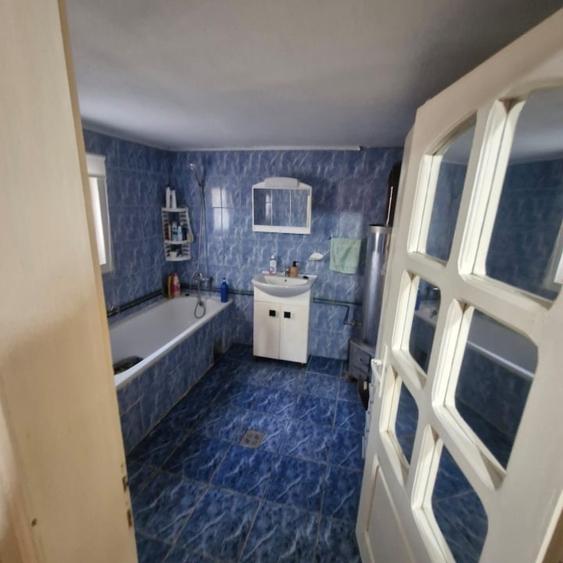 Casă individuală cu 7 camere cu Garaj în Hodoșa
