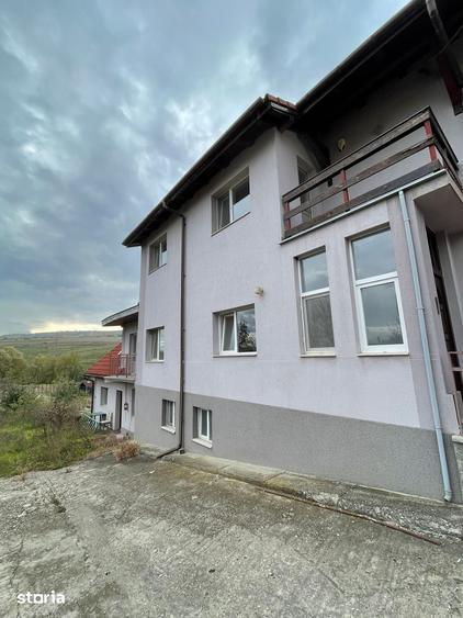 Casă cu 8 camere cu Teren 500 Mp în Iris