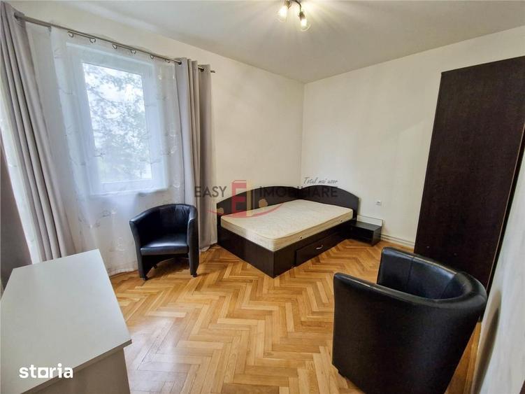 Apartament cu 4 camere decomandat în Central