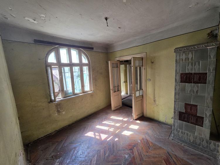 Casă cu 4 camere cu Teren 265 Mp în Victoriei
