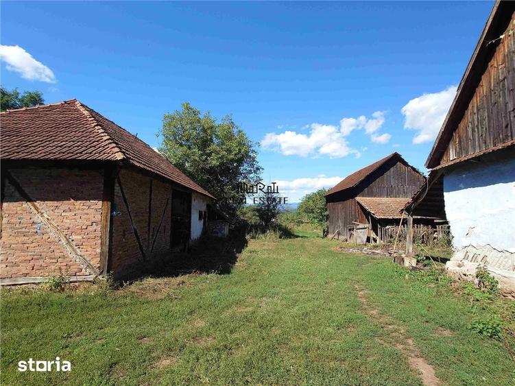 Casă cu 2 camere cu Teren 9223 Mp în Lunca