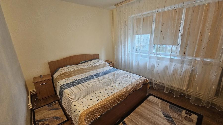 Apartament cu 3 camere semidecomandat în Rovine