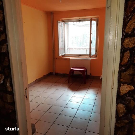Apartament cu 4 camere în Berceni