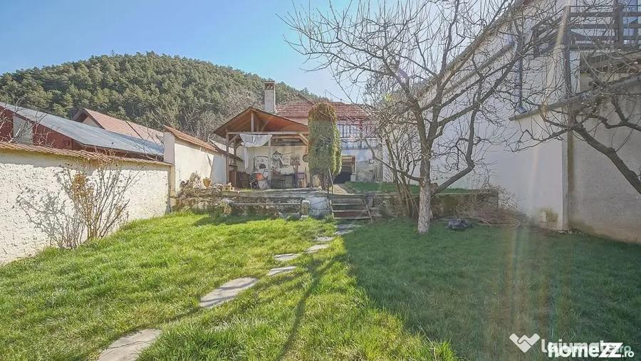 Casă cu 7 camere cu Teren 450 Mp în Caragiale