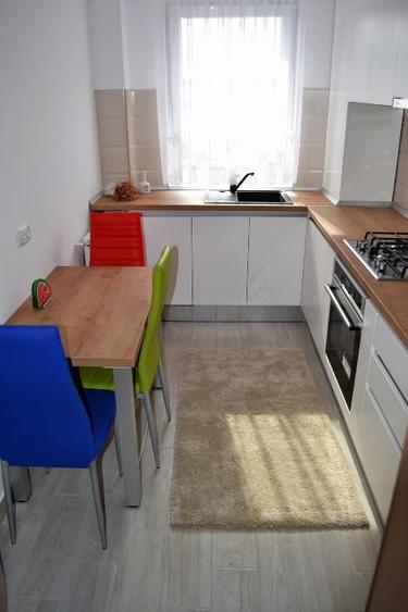 Apartament cu 2 camere decomandat, mobilat în Tractorul