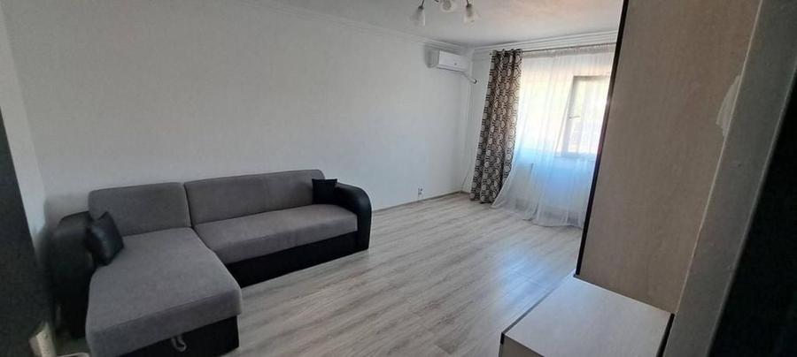 Apartament cu 2 camere decomandat în Podul de Fier