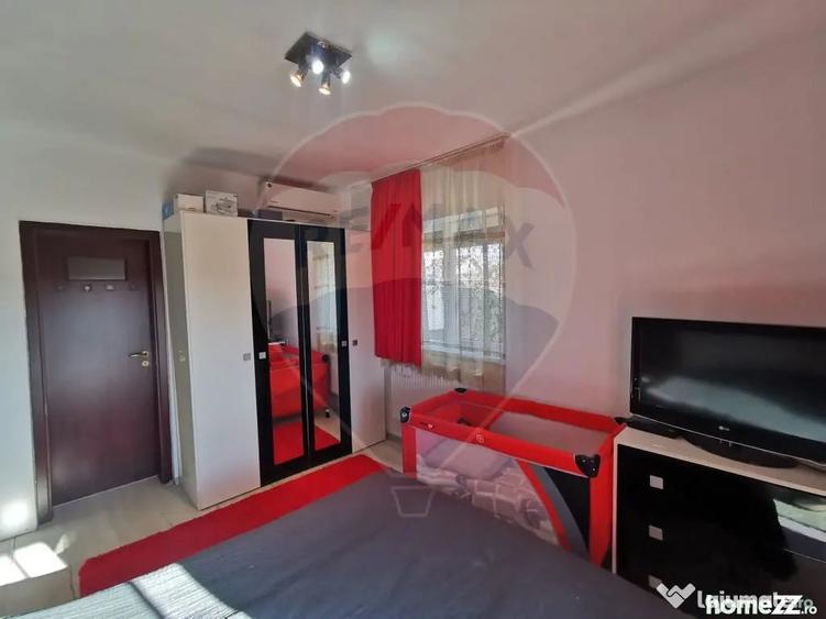 Casă cu 7 camere cu Teren 342 Mp în Calea Clujului