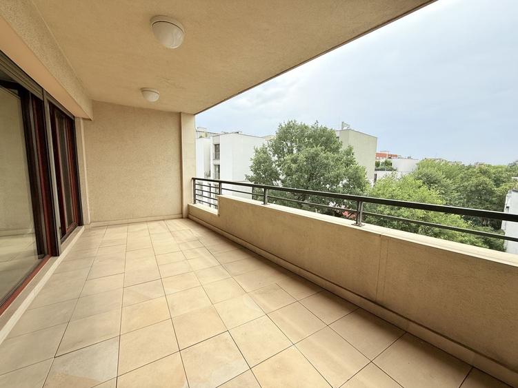 Apartament cu 4 camere în Calea Victoriei
