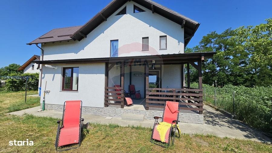 Casă cu 4 camere în Hănțești