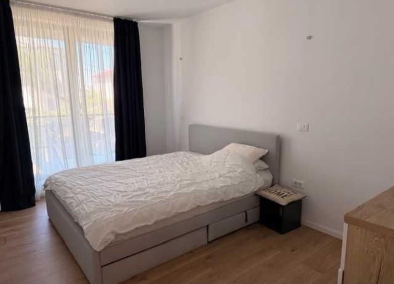 Apartament cu 3 camere semidecomandat în Crângași
