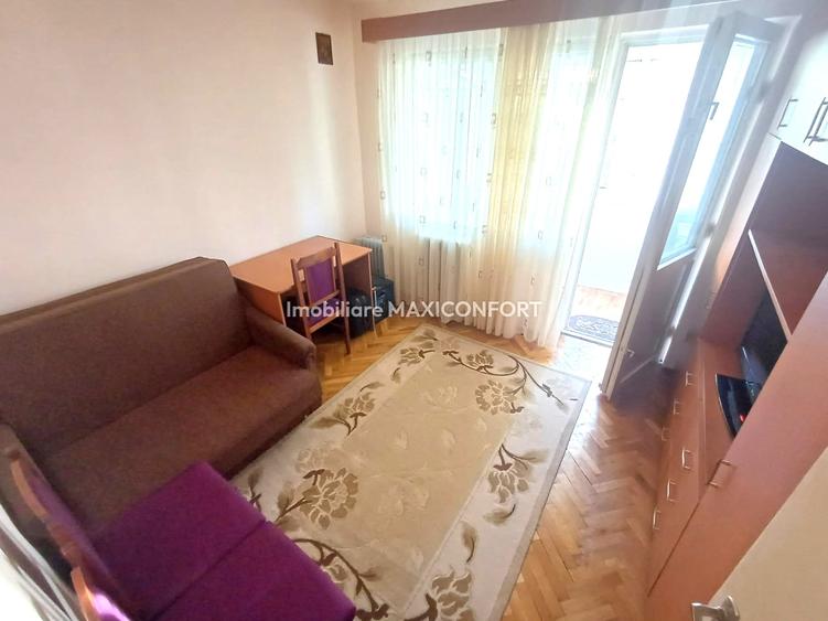 Apartament cu 4 camere semidecomandat în Hipodrom