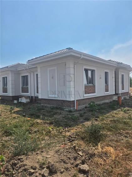 Duplex cu 3 camere cu Canalizare în Moșnița Nouă