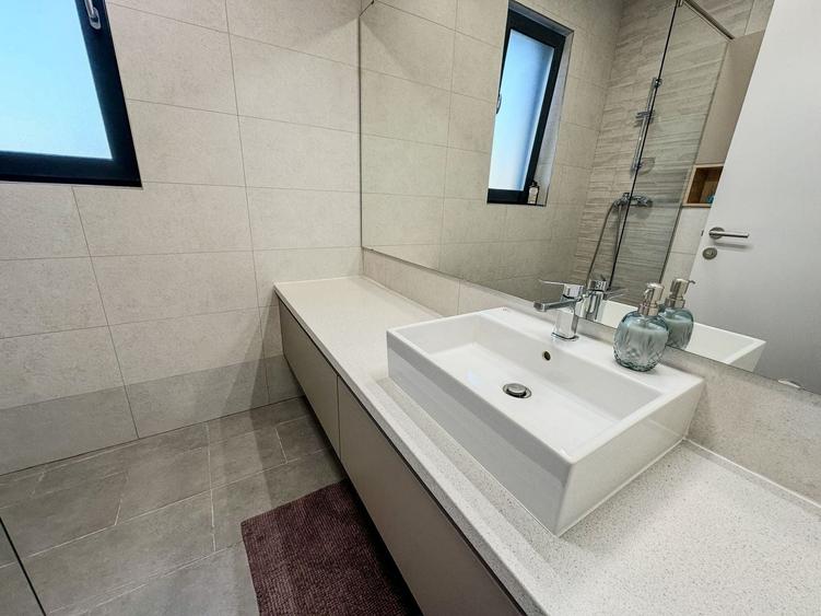 Casă individuală cu 5 camere cu Canalizare în Pipera