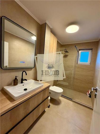 Apartament cu 4 camere decomandat în Piața Cluj