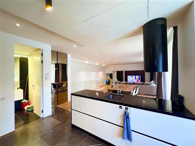 Apartament cu 4 camere decomandat, mobilat în Primăverii