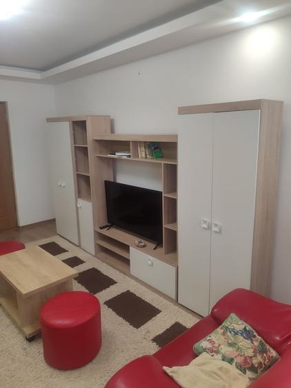 Apartament cu 3 camere decomandat în Tudor