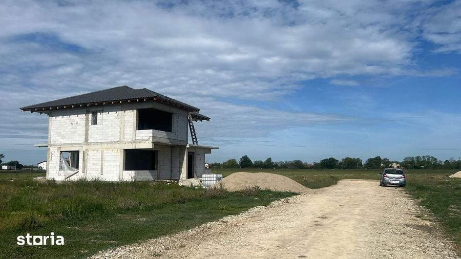 Casă cu 4 camere cu Teren 569 Mp în Șofronea