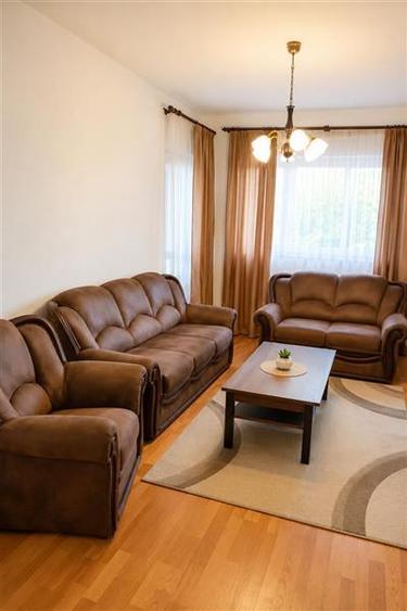 Apartament cu 3 camere decomandat, mobilat în Calea București